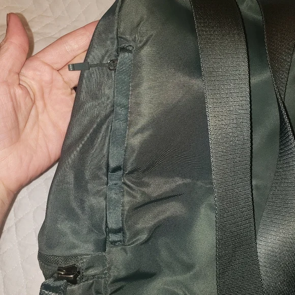 Lululemon Go Lightly Bag 12L - Picture 10 of 16